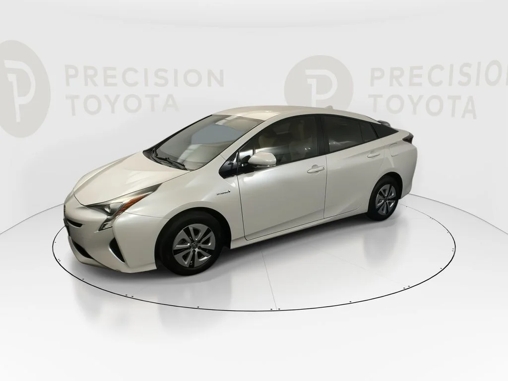 Used 2016 Blizzard Pearl Toyota Three image 10