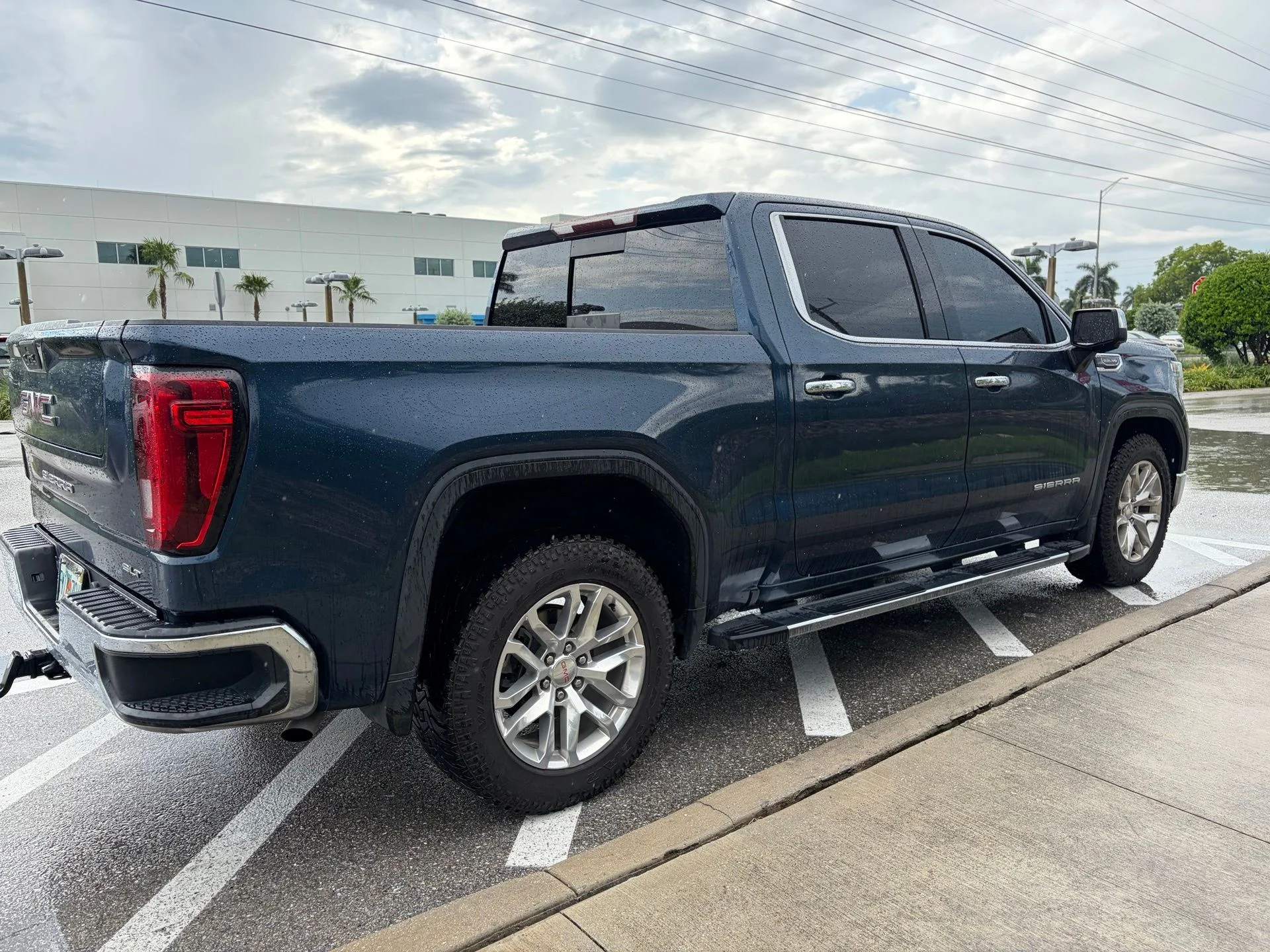 Used 2019 Pacific Blue Metallic GMC SLT image 6
