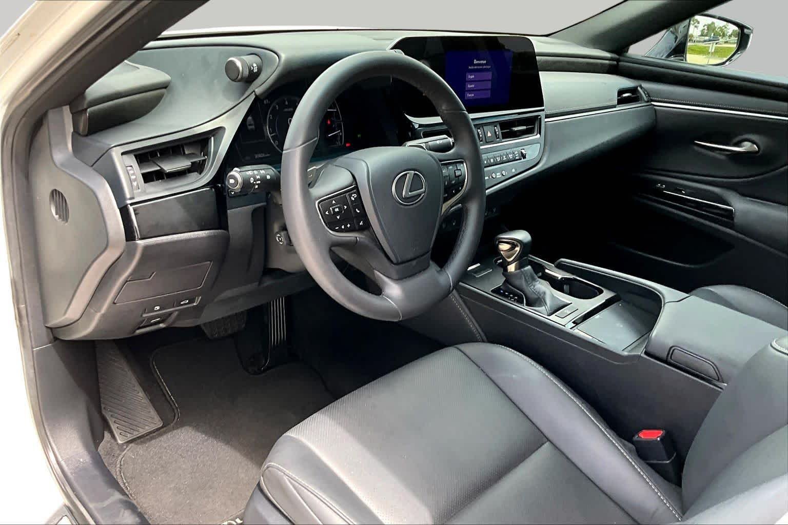 Used 2024 Eminent White Pearl Lexus  image 18