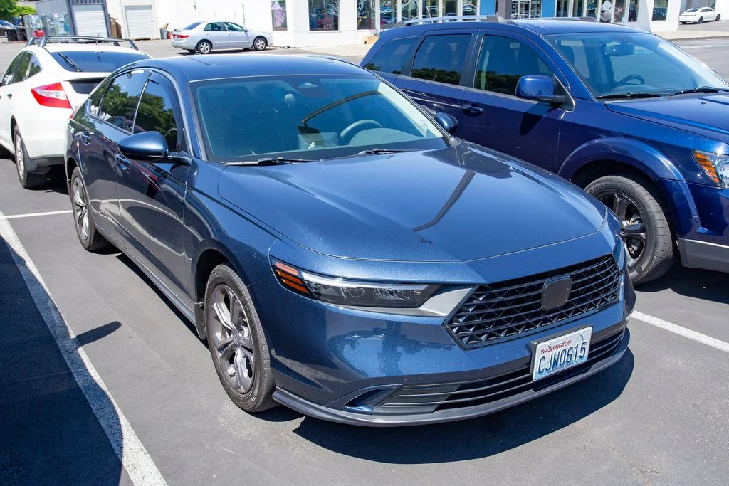 Certified Used 2023 Canyon River Blue Metallic Honda EX image 3