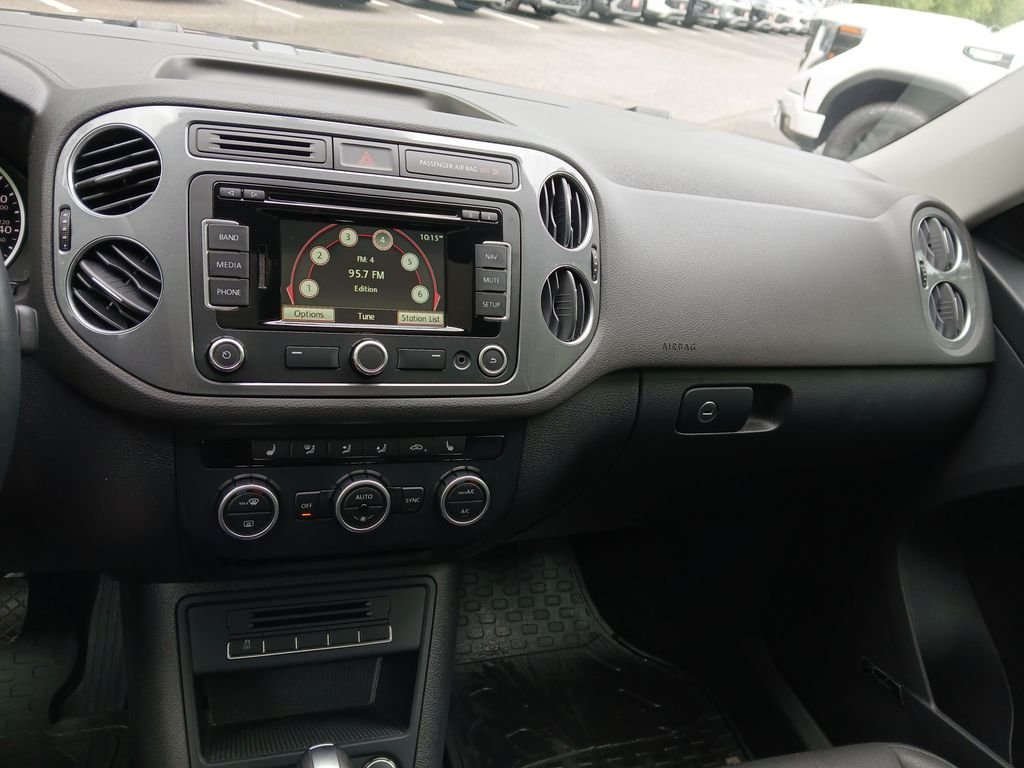 Used 2015 Gray Volkswagen SEL image 18