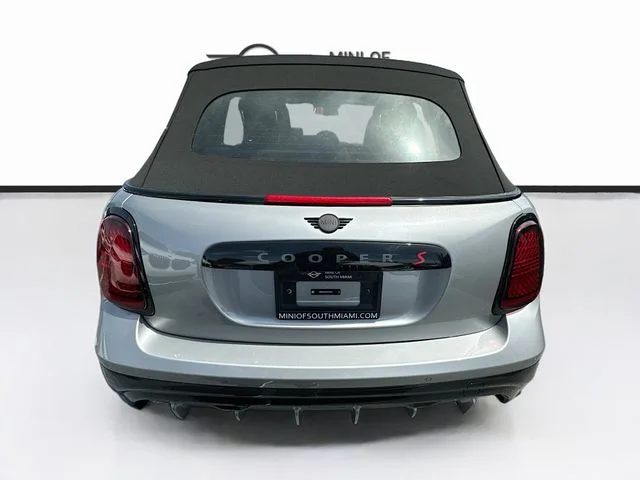 New 2026 Silver MINI Iconic image 5