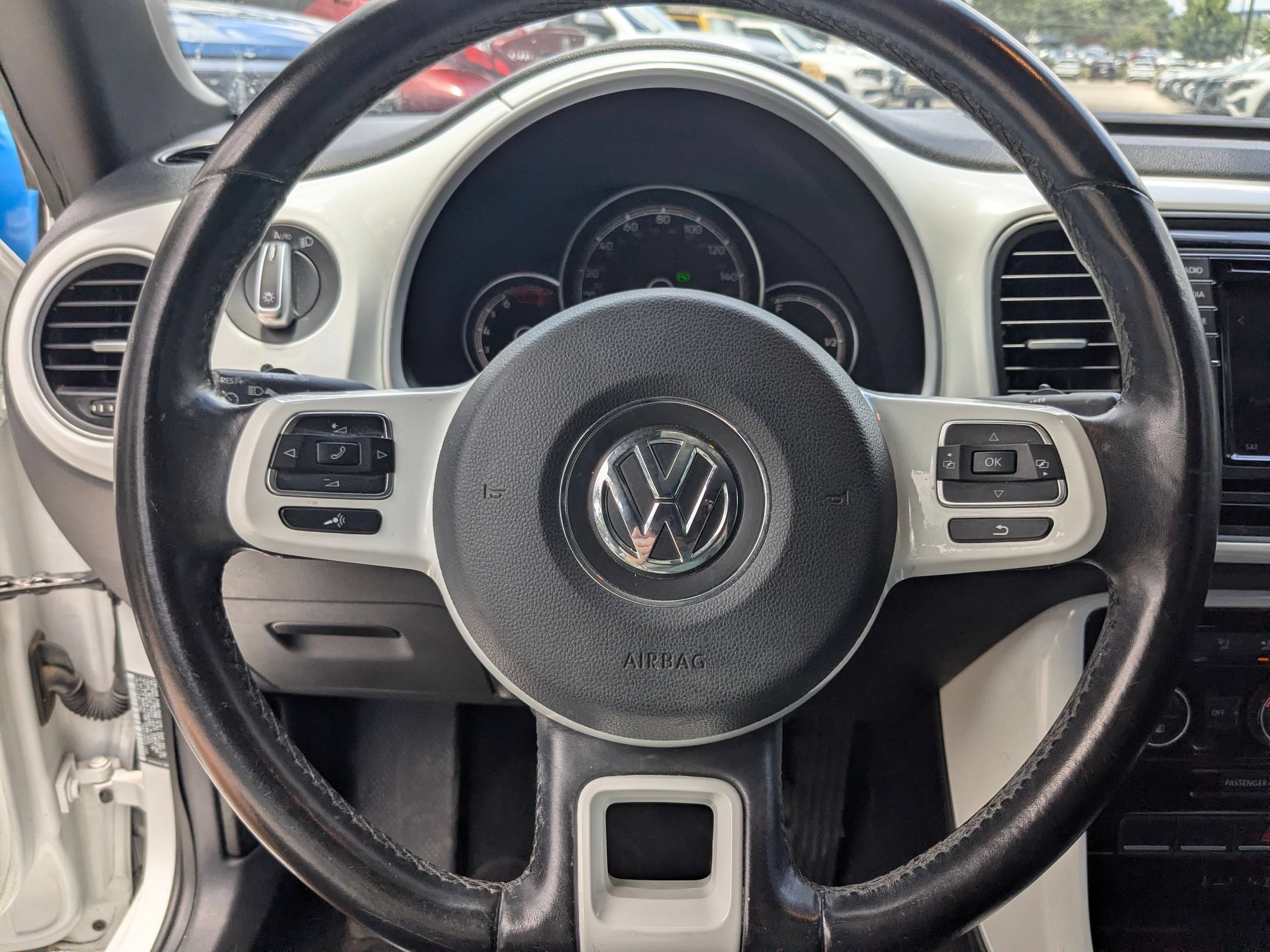 Used 2019 Pure White Volkswagen SE image 14