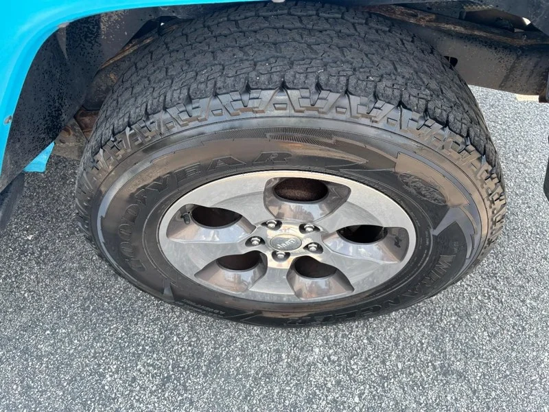 Used 2018 Chief Jeep Sahara image 7