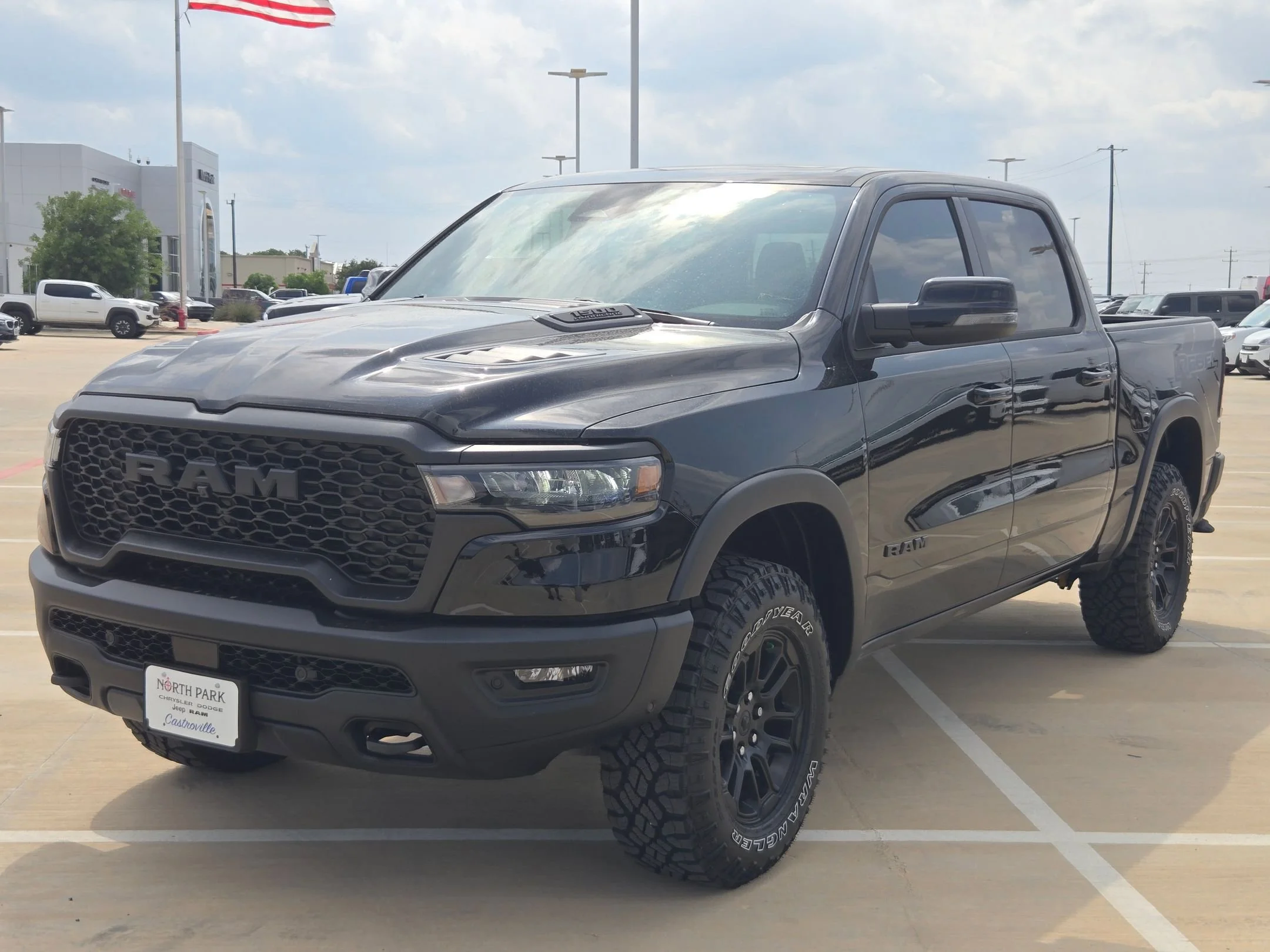 New 2026 Diamond Black Crystal Pearl-Coat Exterior Paint RAM Rebel image 7