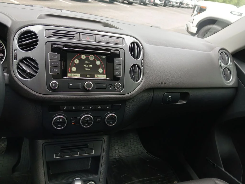 Used 2015 Gray Volkswagen SEL image 18