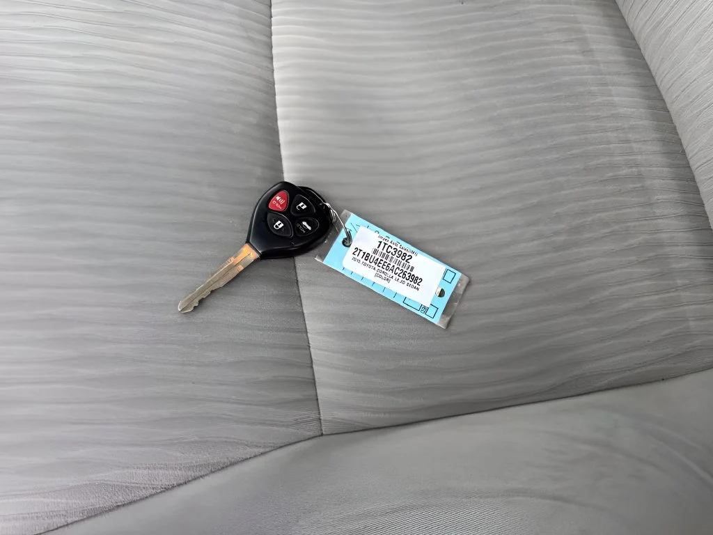 Used 2010 Silver Toyota LE image 24