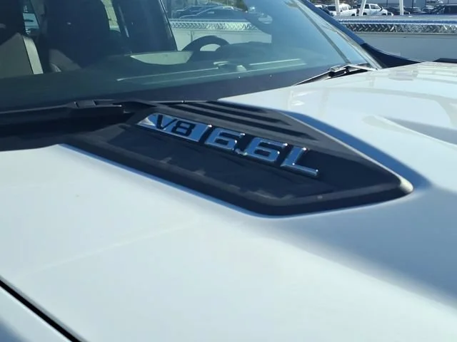 New 2026 Summit White Chevrolet WT image 4
