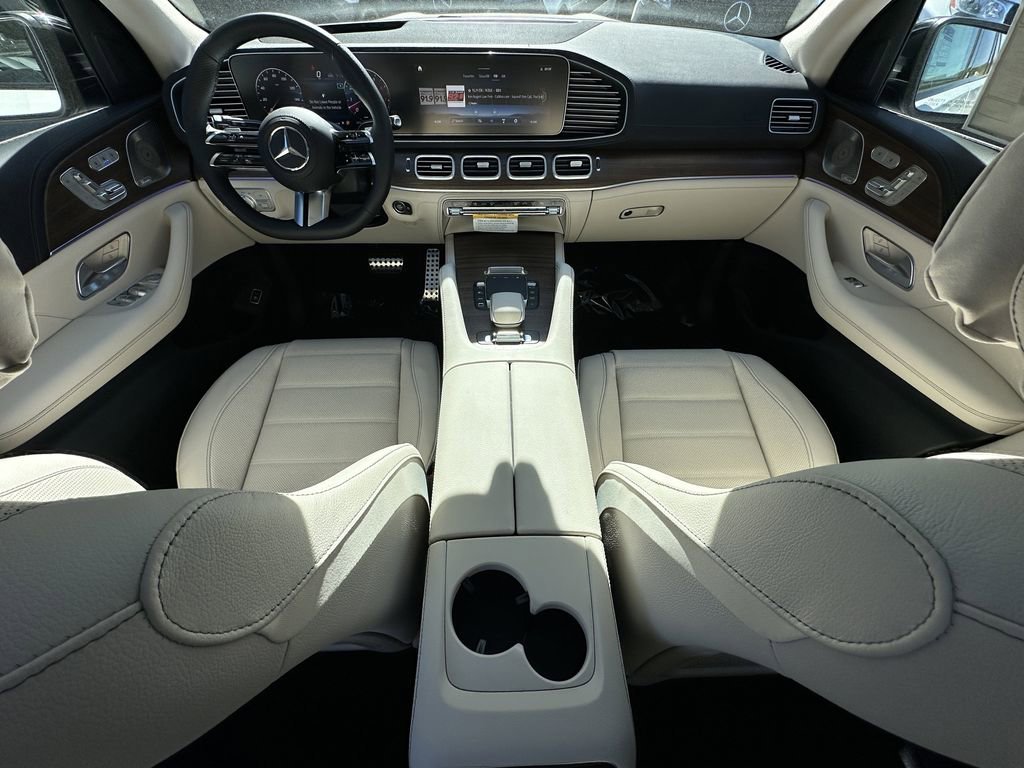 New 2026 MANUFAKTUR Moonlight White Metallic Mercedes-Benz GLS 450 image 29