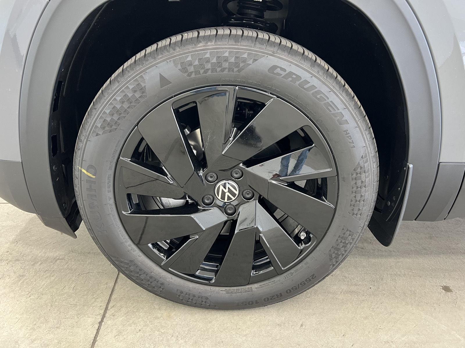 New 2026 pure gray Volkswagen 2.0T SE w/Technology image 7
