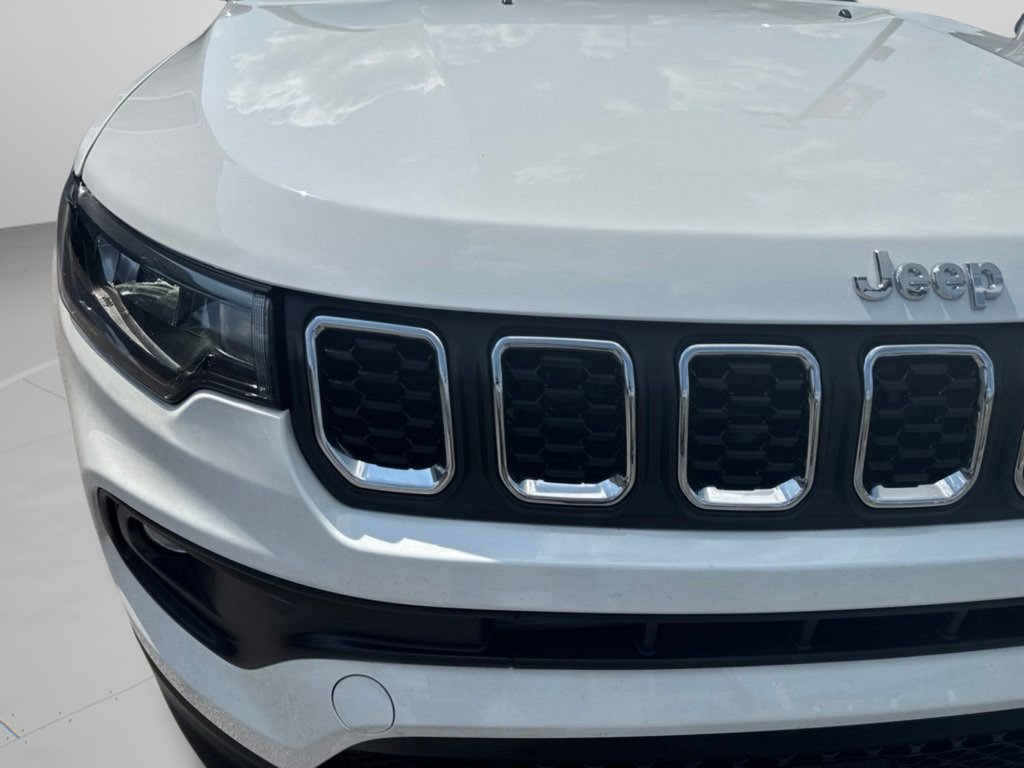 Used 2025 Bright White Clearcoat Jeep Latitude image 43