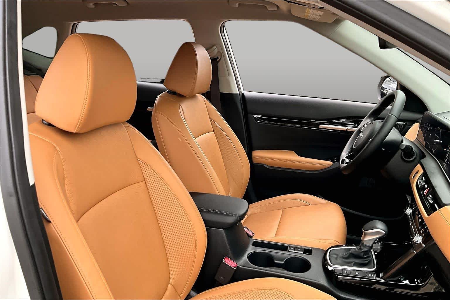 New 2024 Snow White Pearl Kia SX image 9