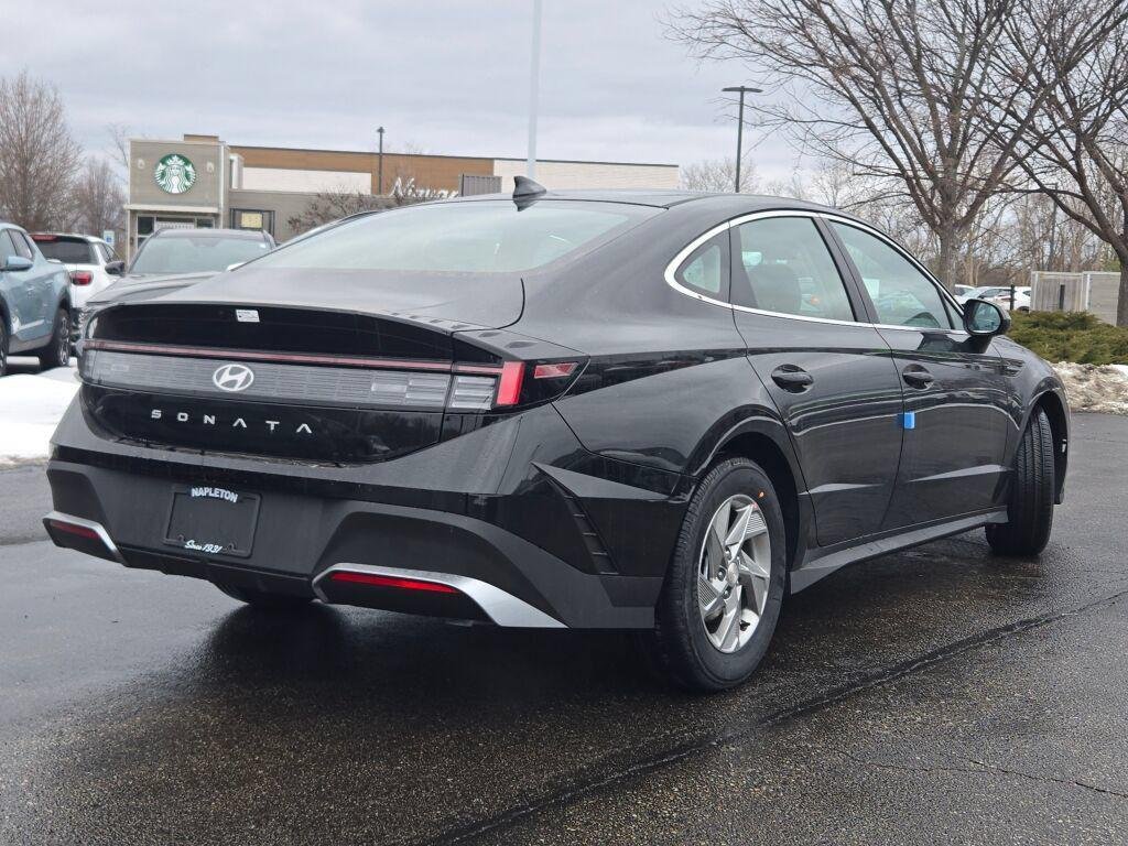 New 2026 Black Hyundai SE image 13