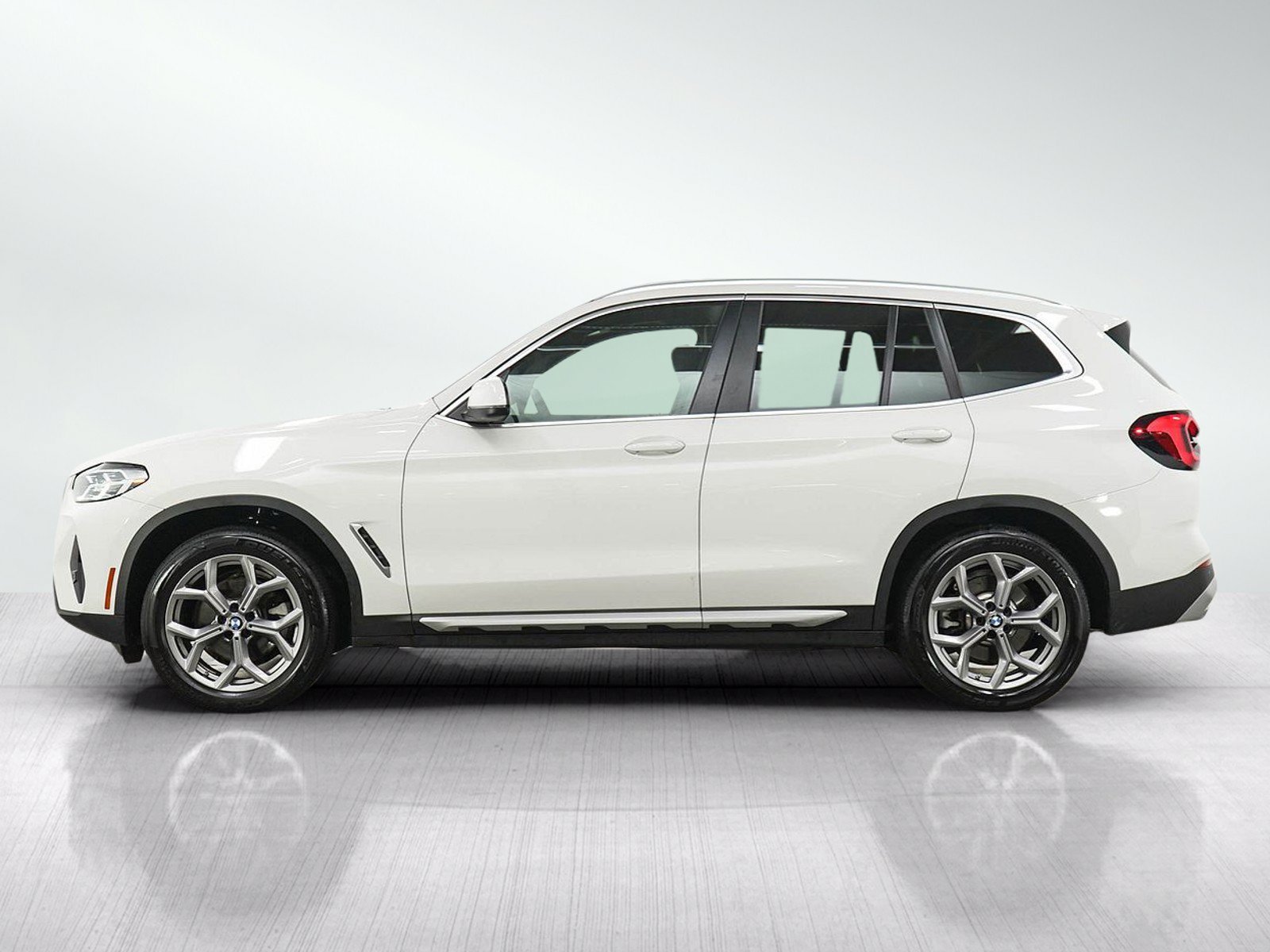 Used 2023 White BMW xDrive30i image 2