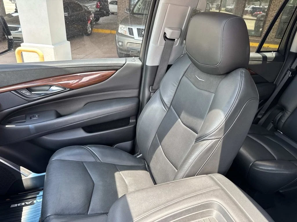 Used 2019 Gray Cadillac Luxury image 37