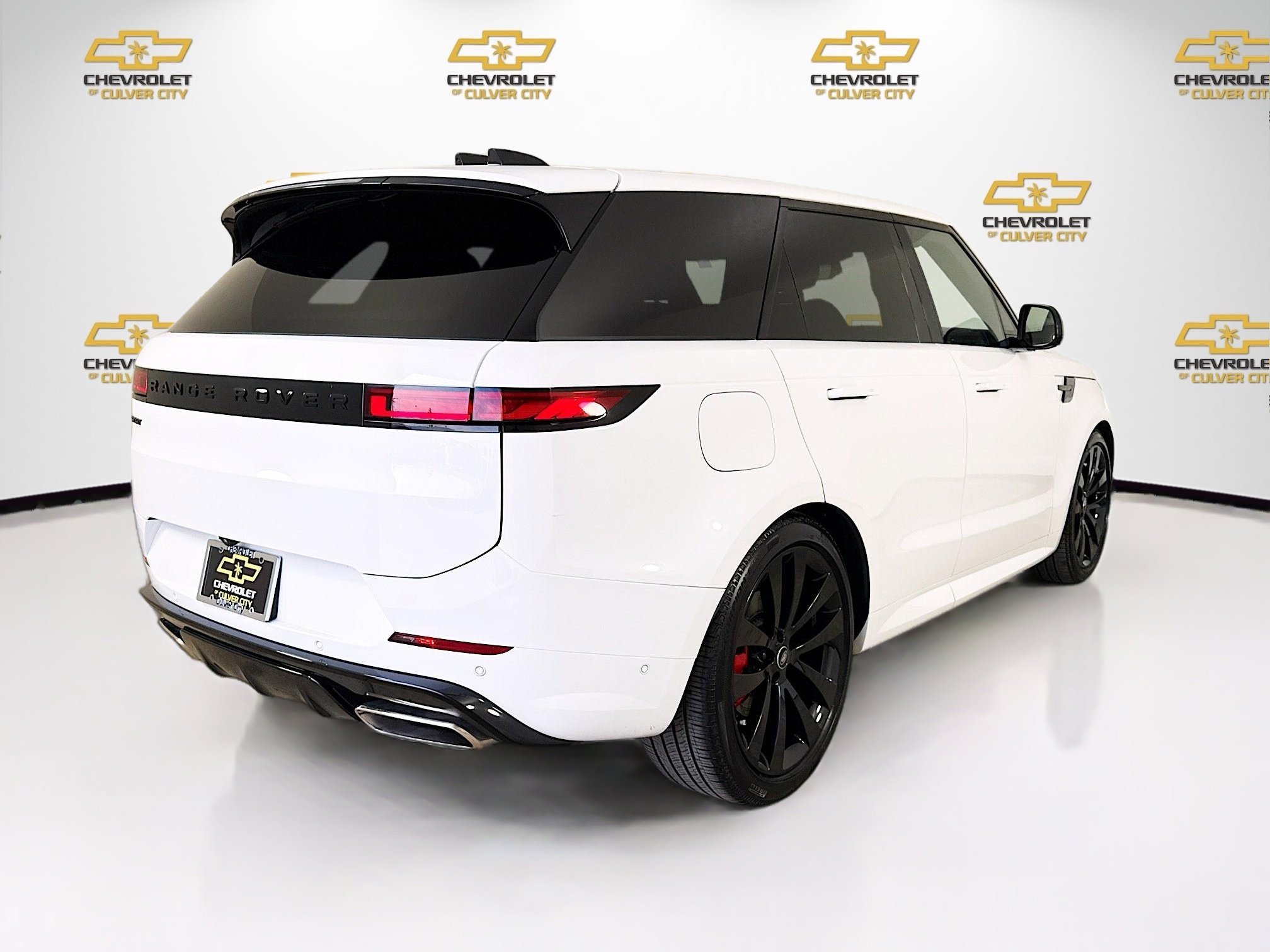 Used 2025 White Land Rover Dynamic SE image 7