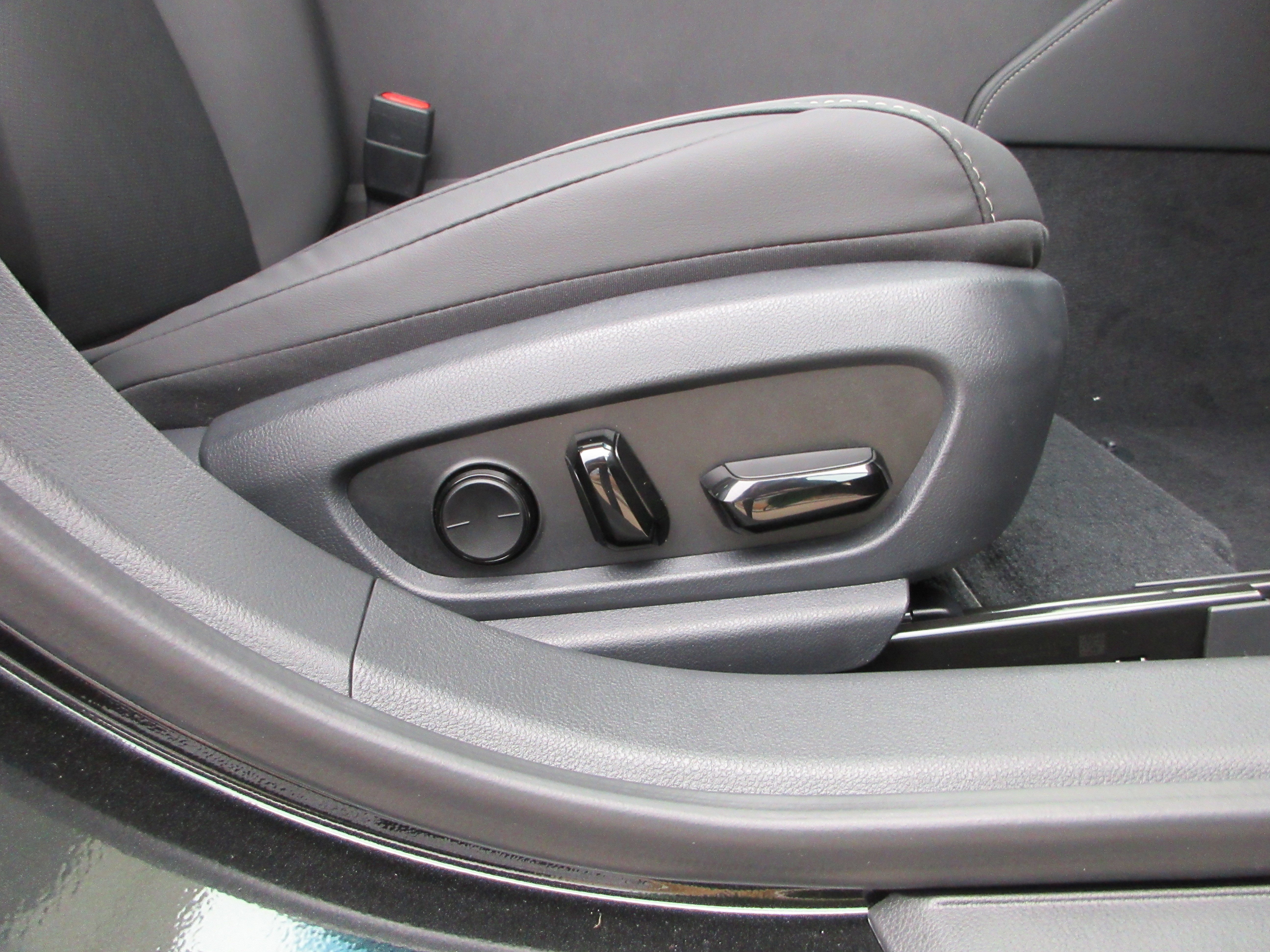 2025 Lexus ES 350 - Photo 24