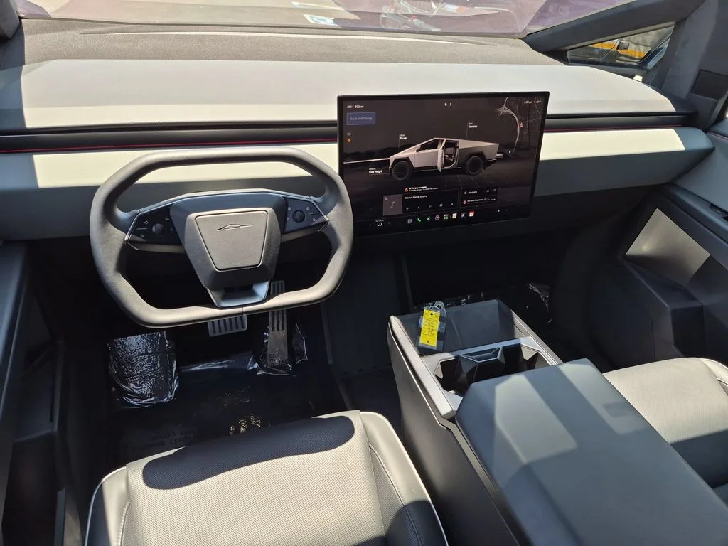Used 2025  Tesla Long Range image 24