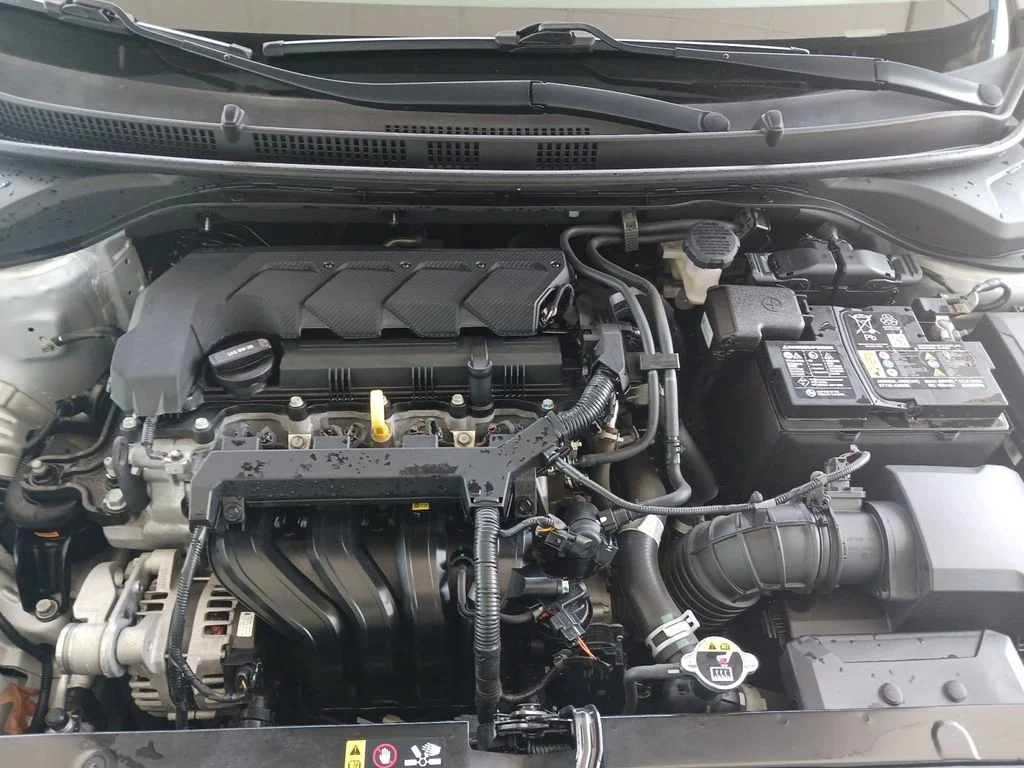 Used 2022 Silver Hyundai SEL image 13