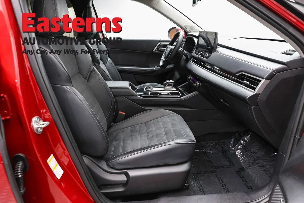 Used 2025 Red Mitsubishi SE image 24
