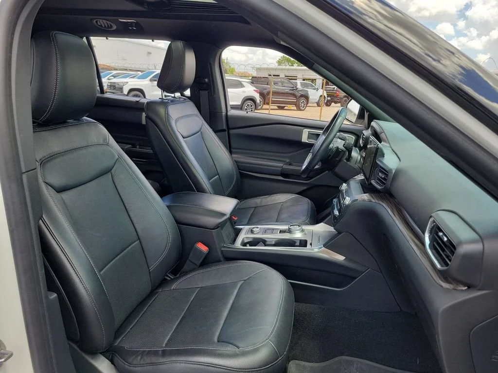 Used 2020 White Ford Limited image 29