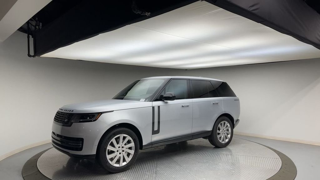 Used 2024 Hakuba Silver Metallic Land Rover SE image 4