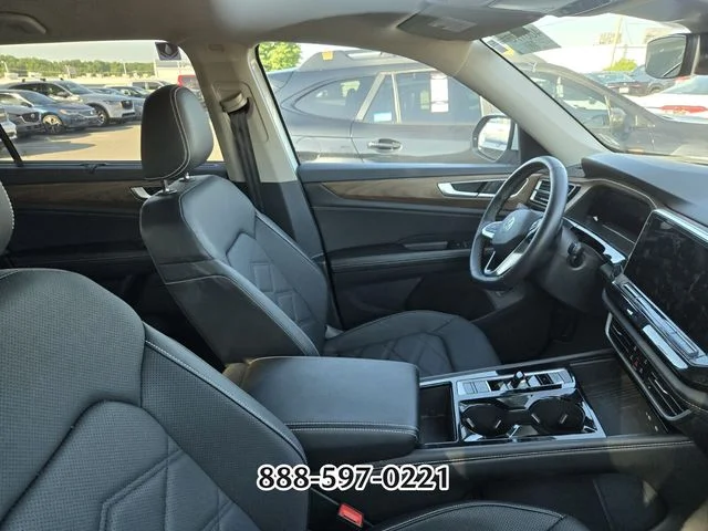 Certified Used 2025 Pure White Volkswagen 2.0T SE W/TECHNOLOGY image 9