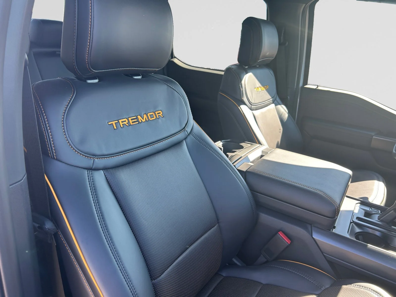 New 2026 Oxford White Ford Tremor image 12