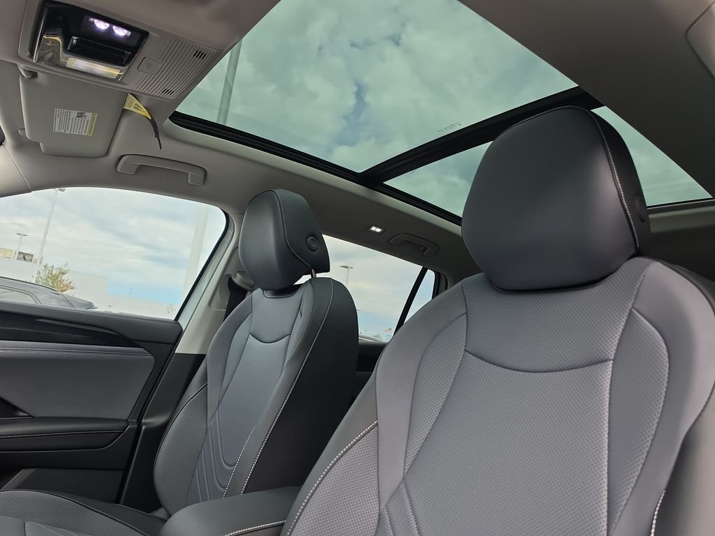 New 2026 White/off-white Volkswagen 2.0T SE image 11