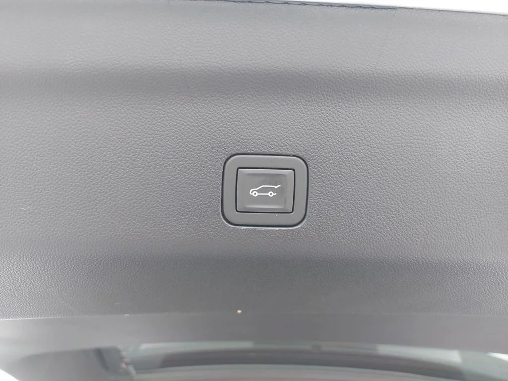 2025 Chevrolet Suburban Premier - Photo 13