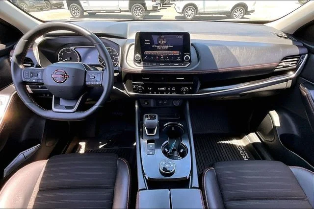 Used 2025 Beige/tan Nissan Rock Creek image 7