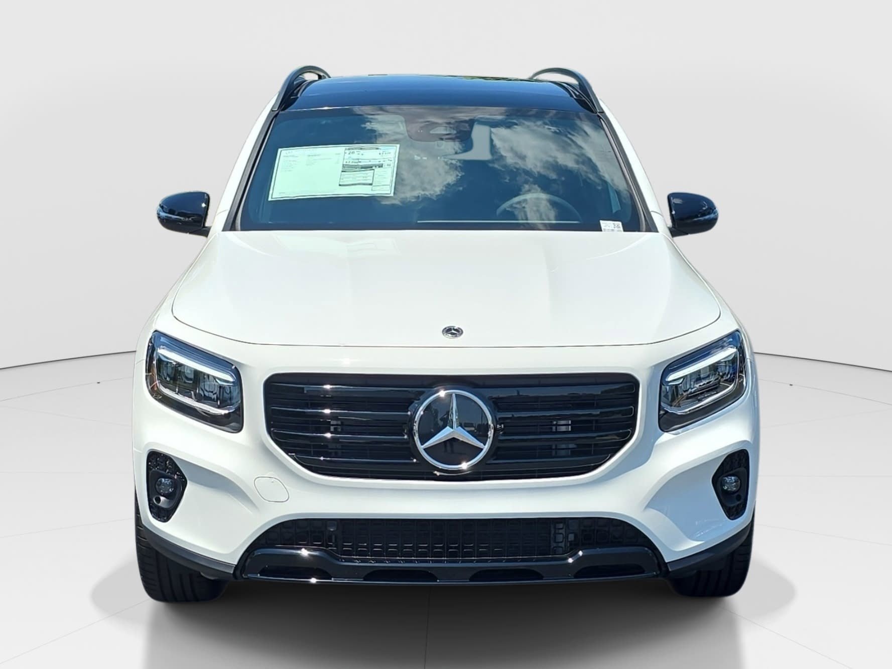 New 2026 Polar White Mercedes-Benz GLB250 image 2