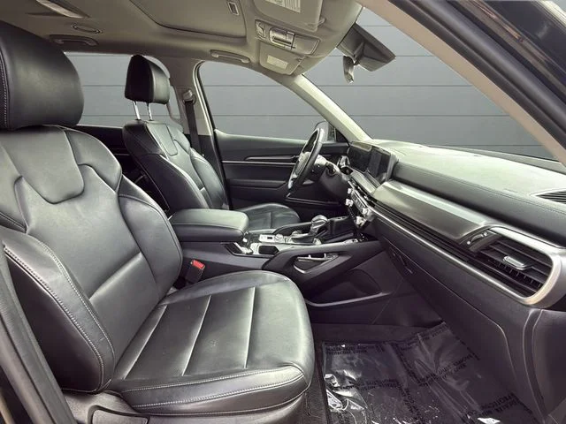 Used 2025 Black Kia S image 13
