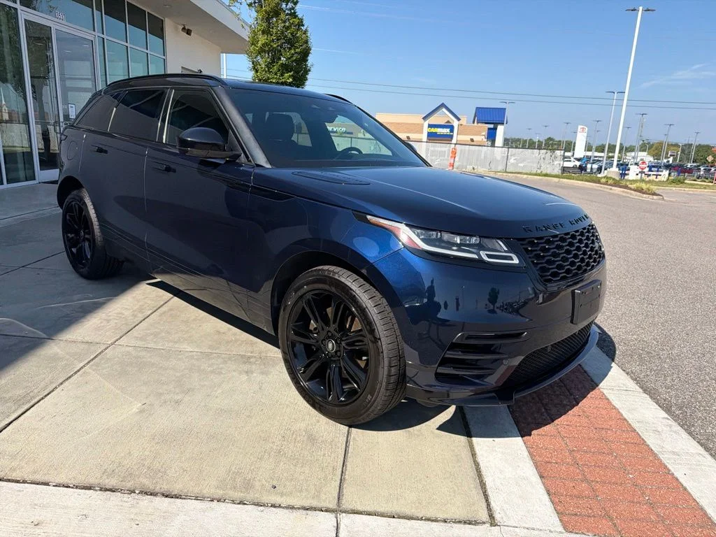 Used 2023 Blue Land Rover R-Dynamic S image 8