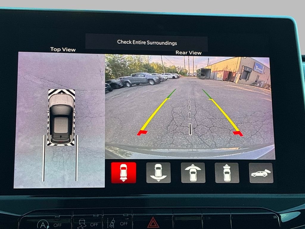 Used 2023 Gray Jeep Latitude Lux image 35