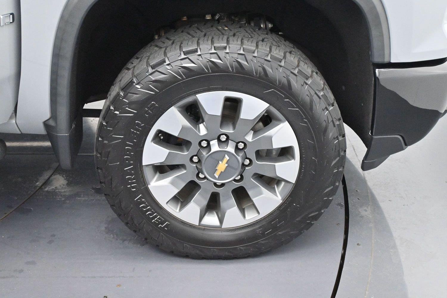 Used 2024 Slate Gray Metallic Chevrolet Custom image 31