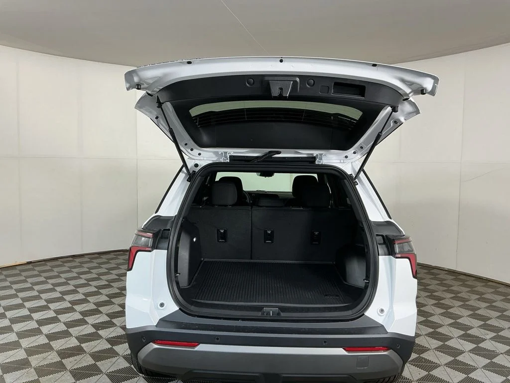 New 2027 White Chevrolet LT image 8