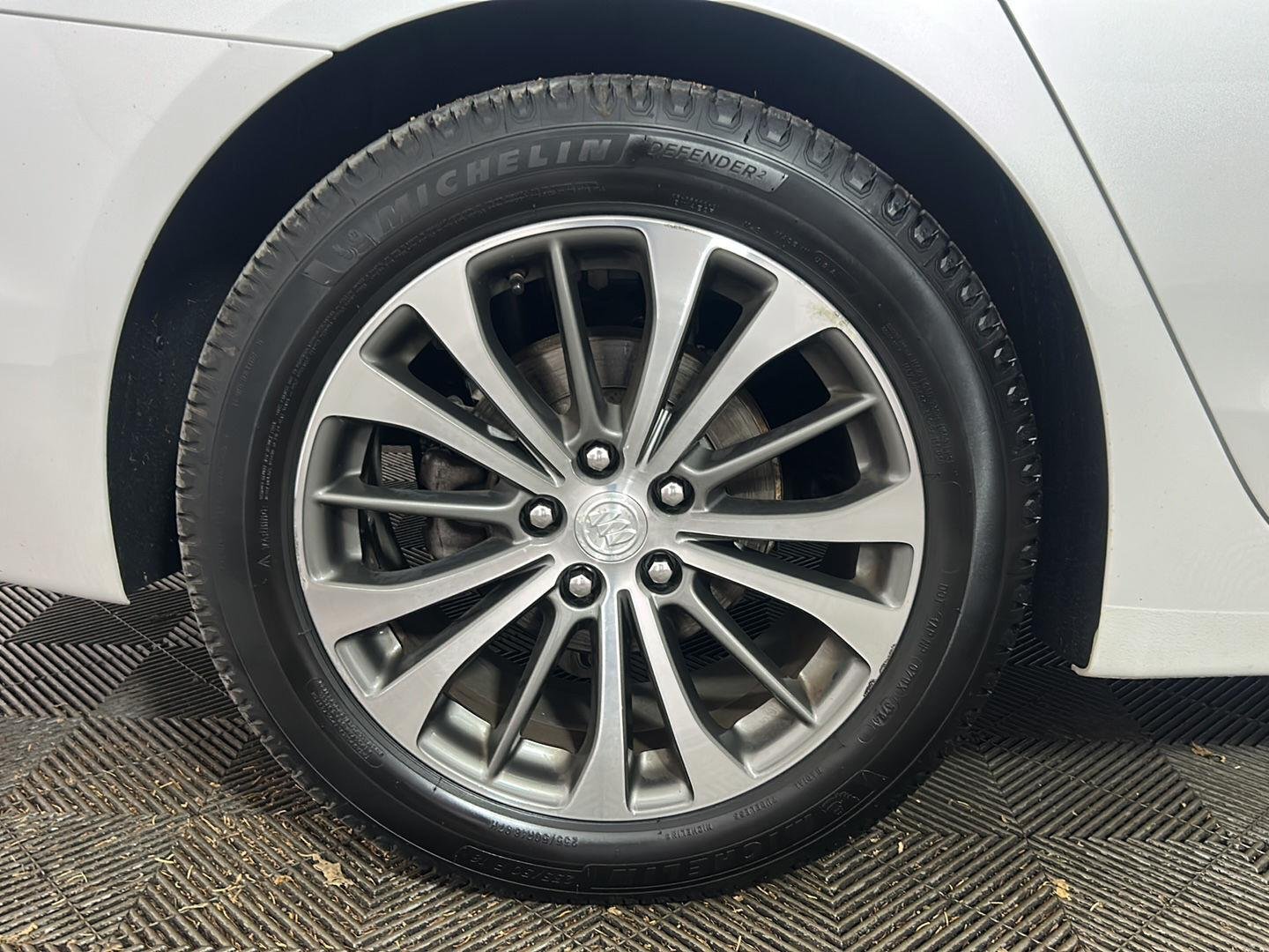 Used 2017 White Frost Tricoat Buick Essence image 2