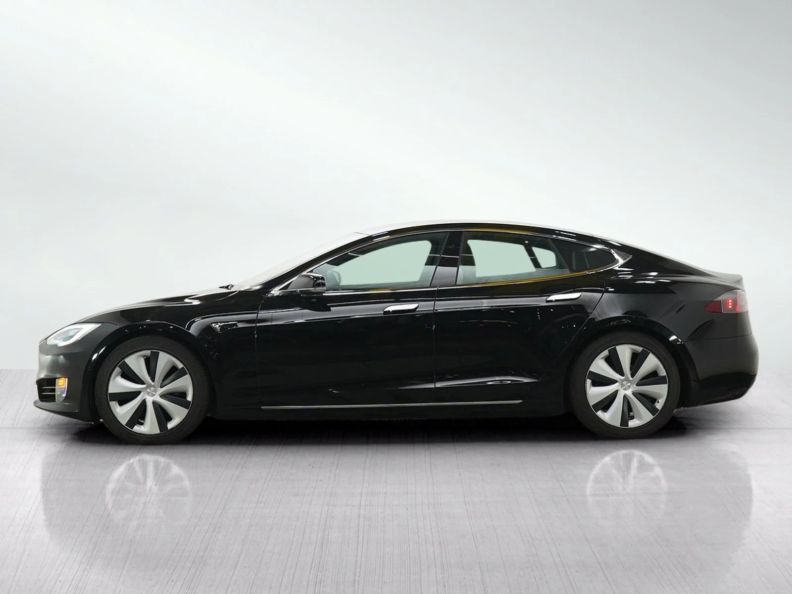 Used 2021 Tesla Model S Base with VIN 5YJSA1E25MF419104 for sale in Wayzata, MN