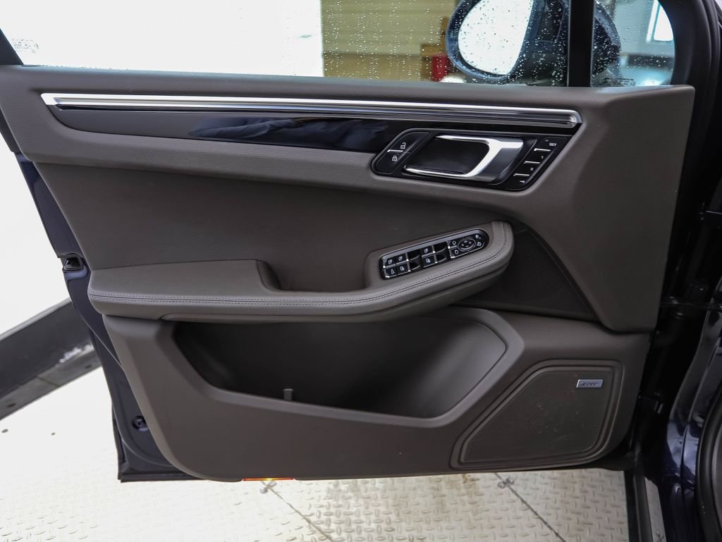 Used 2020 Night Blue Metallic Porsche Base image 9
