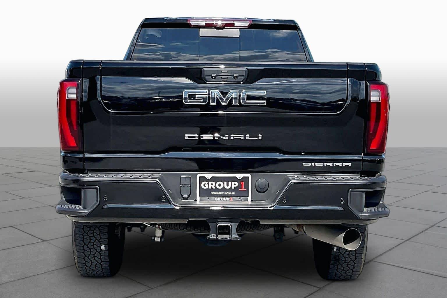 Used 2025 Onyx Black GMC Denali Ultimate image 5