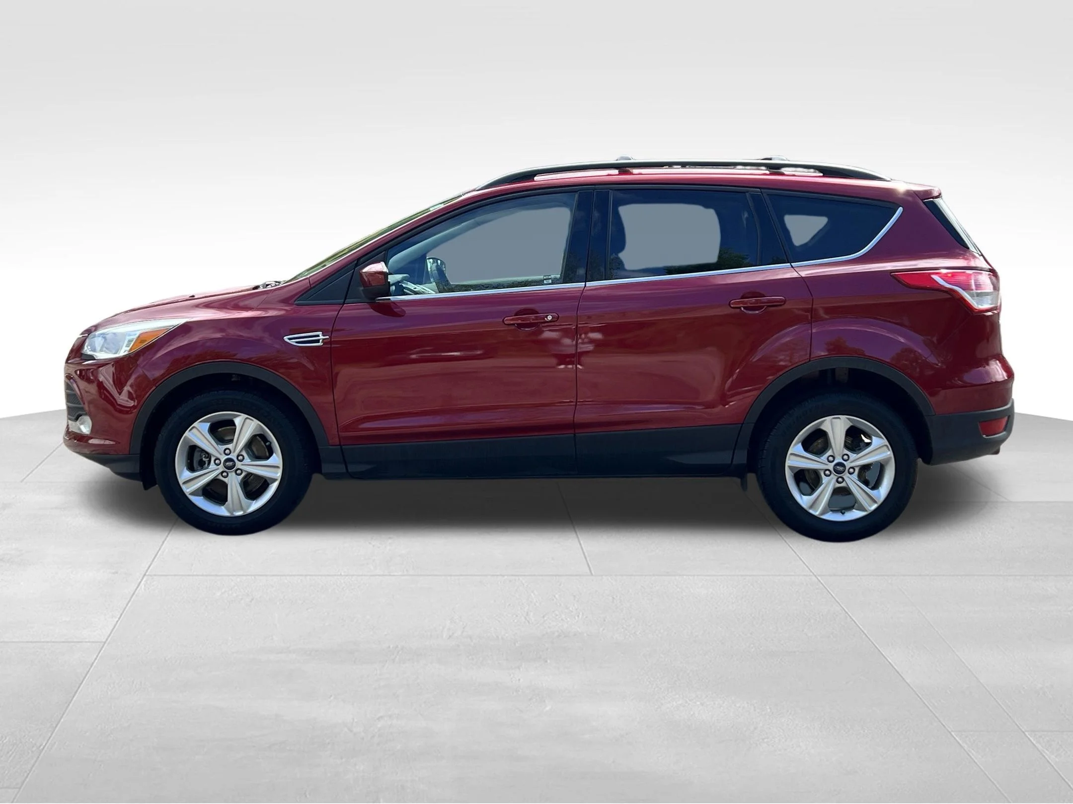Used 2013 Ruby Red Ford SE image 10