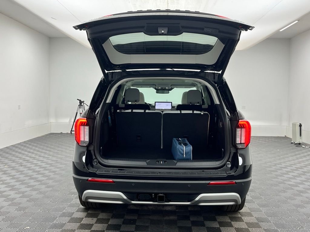 New 2026 Black Ford Platinum image 12