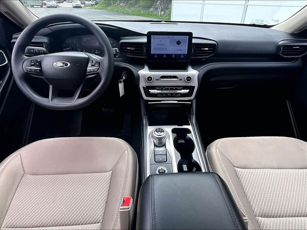 Used 2022 Silver Metallic Ford Base image 22