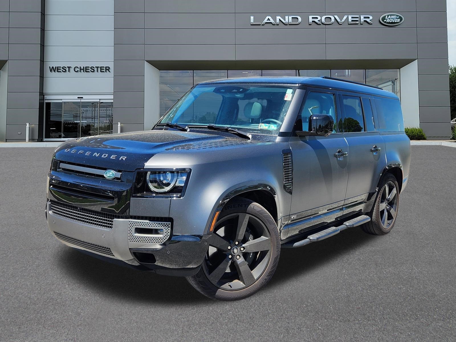 2025 Land Rover Defender 130 V8 P500's photo