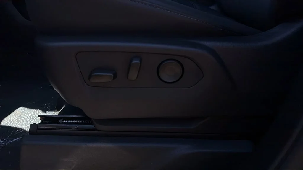 New 2026 Onyx Black GMC Elevation image 27