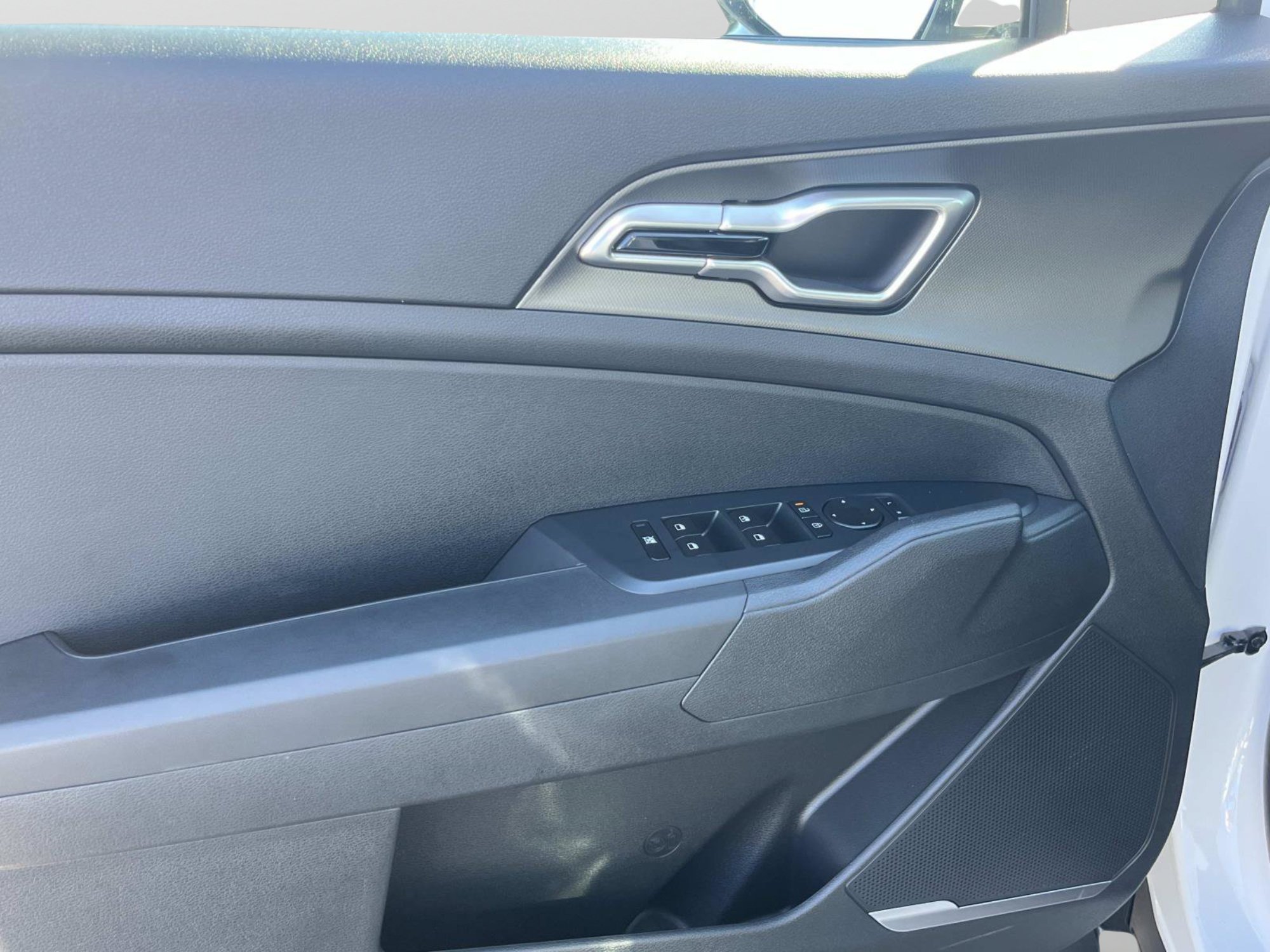 New 2027 Snow White Pearl Kia S image 18