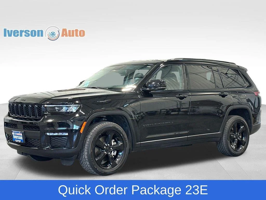 Used 2023 Diamond Black Crystal Pearlcoat Jeep Limited image 5