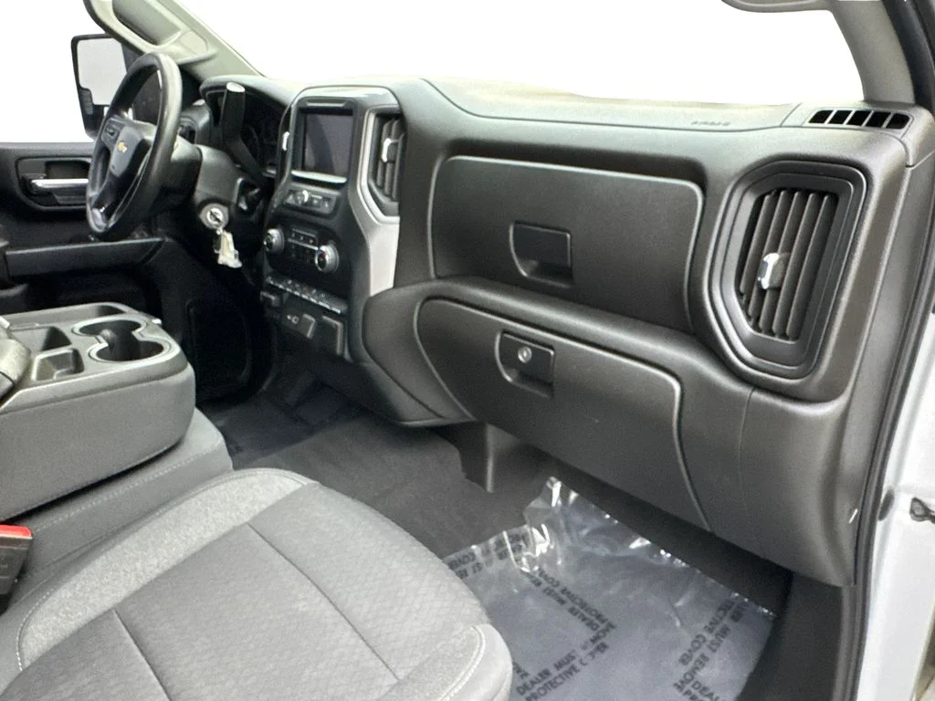 Used 2022 Silver Chevrolet Custom image 51