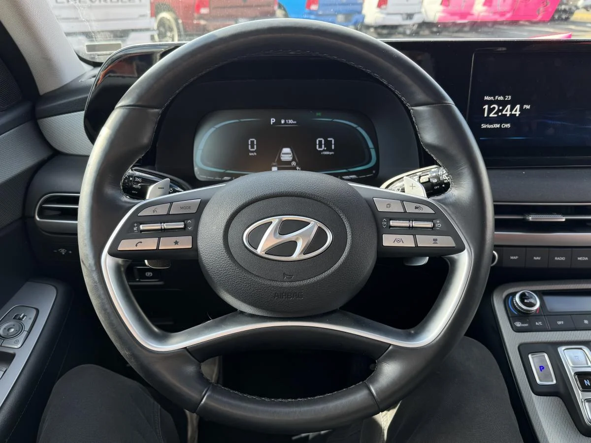 Used 2024 Black Hyundai Preferred 8-Passenger AWD image 17